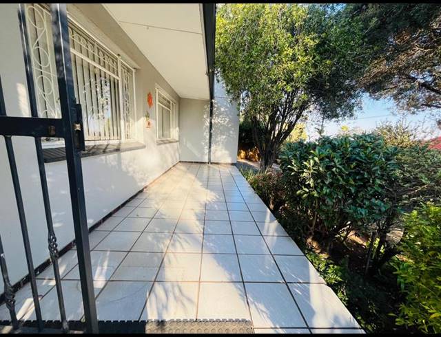 4 BEDROOM HOUSE FOR SALE IN SOUTH CREST